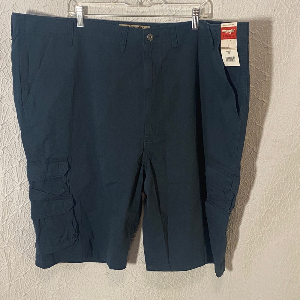 Wrangler Men's Dark Blue Cargo Shorts Size 50 Utility Ready Boating. Camping